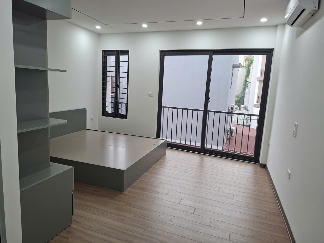 BÁN NHÀ PHỐ TRẠM LONG BIÊN – 33M² – 6 TẦNG – 4 NGỦ – 7,25 TỶ – GẦN Ô TÔ, GẦN SÂN GOLF LONG BIÊN - Ảnh 1
